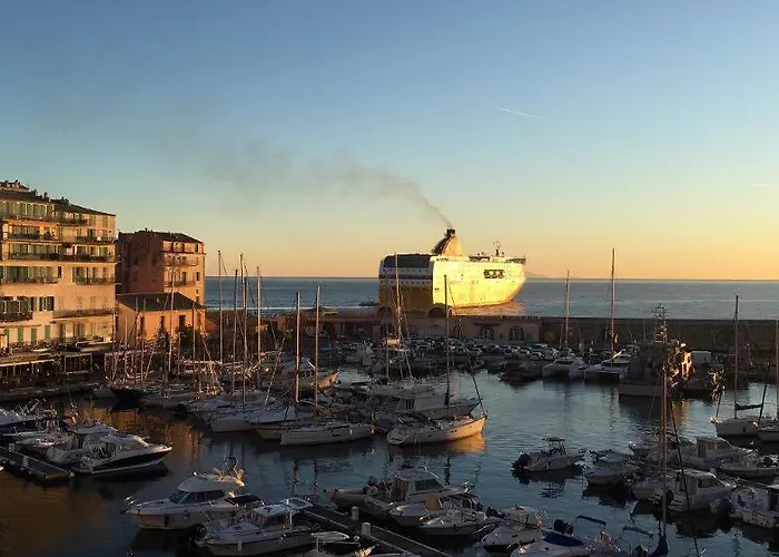 Sur Le Vieux Port