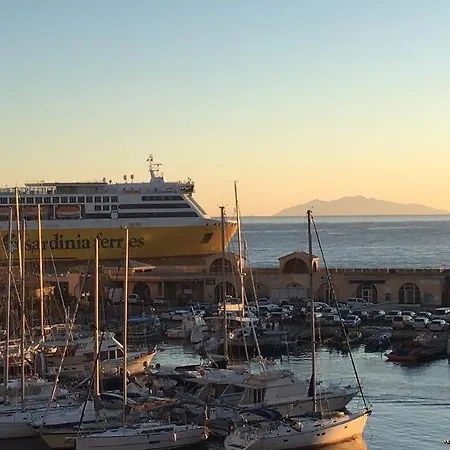 Sur Le Vieux Port Μπαστιά